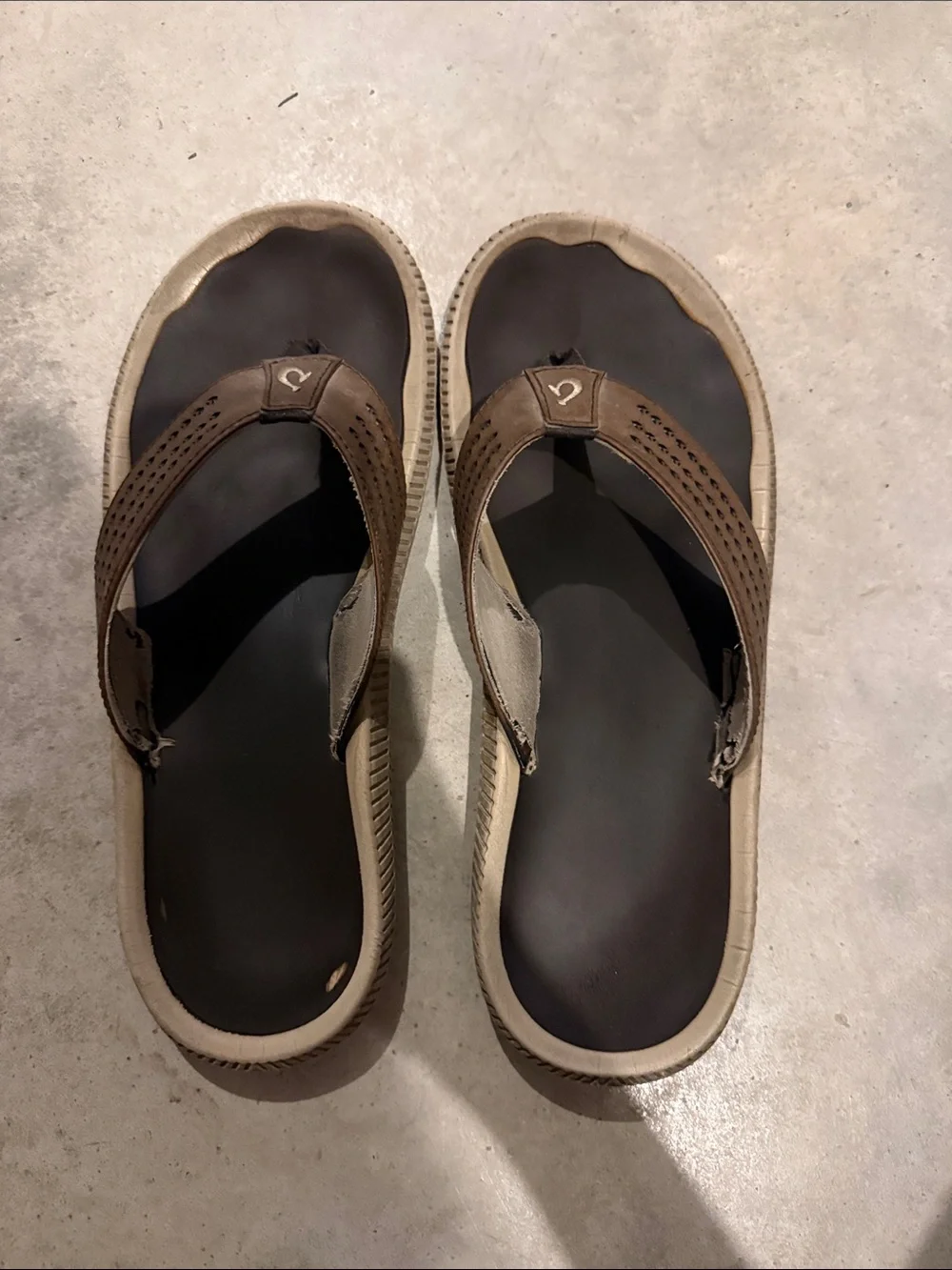 OluKai Men's Brown & Black Flip-Flop Sandals
